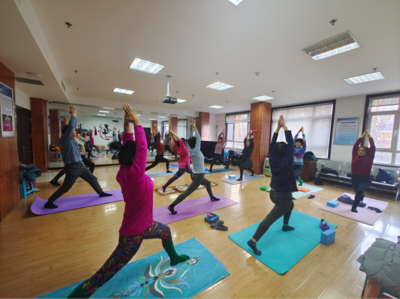 張店區(qū)房鎮(zhèn)鎮(zhèn)開展“身心‘瑜’悅 ‘伽’倍美麗”活動(dòng)，推動(dòng)健康生活與社區(qū)共建